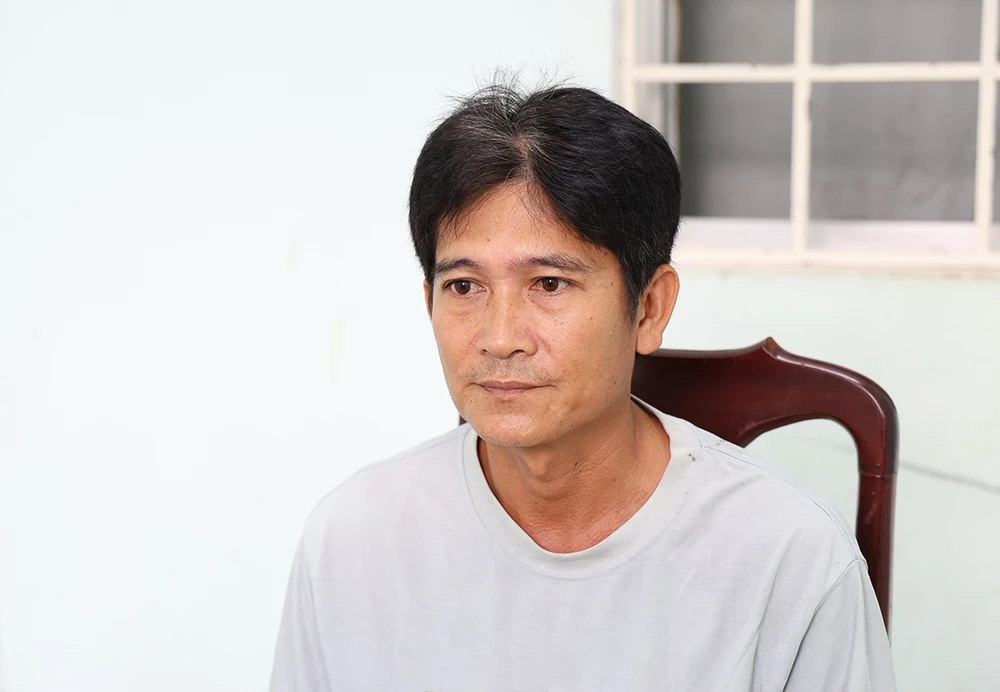 Người đàn ông làm giấy tờ đất giả để lừa tiền và vàng lê hoàng ân