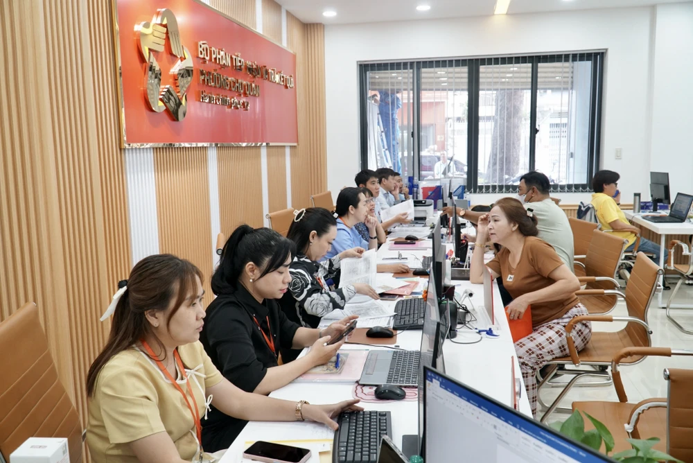 Thủ tướng Phạm Minh Chính có chỉ đạo rà soát, kịp thời khắc phục lỗi về quản lý, đăng ký hộ tịch điện tử