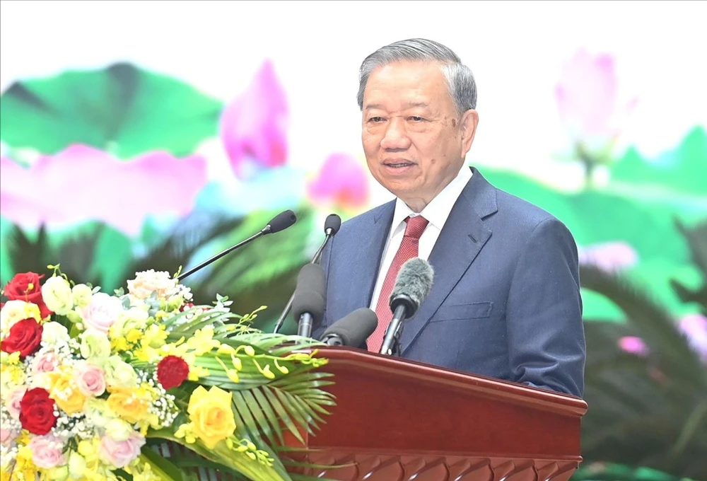 Tổng Bí thư Tô Lâm: Muốn bay cao, bay xa thì phải nhẹ nhàng