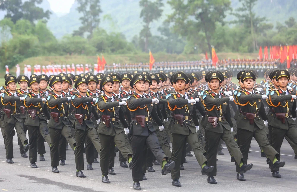 80-nam-cong-an-nhan-dan-tich-cuc-hoan-thien-va-xay-dung-the-che-trong-ky-nguyen-vuon-minh.jpg