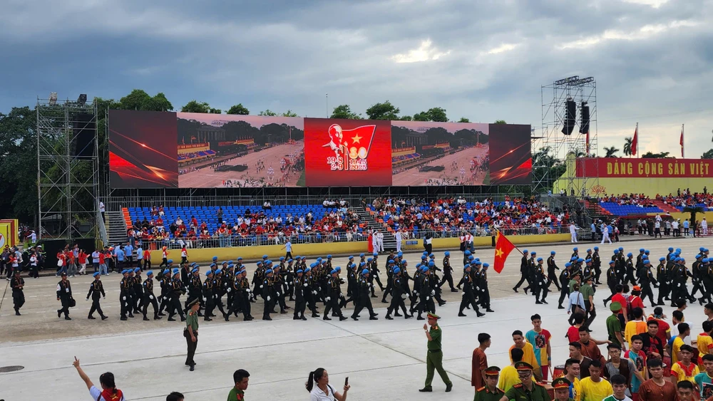 A80-Ngay-27-8-le-dieu-binh-dieu-hanh-dang-trung-18.jpg