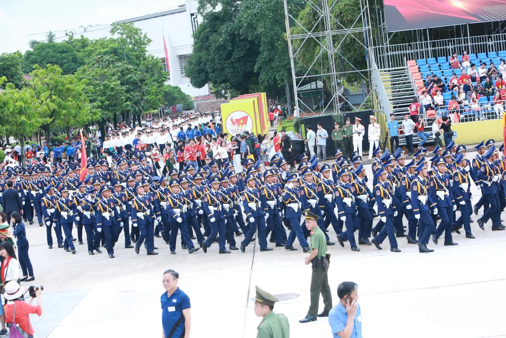 A80-Ngay-27-8-le-dieu-binh-dieu-hanh-dang-trung-congan-quandoi-8.jpg