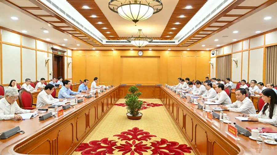 Bộ Chính trị cho ý kiến về báo cáo chính trị, đề án nhân sự của TP Huế, Cao Bằng