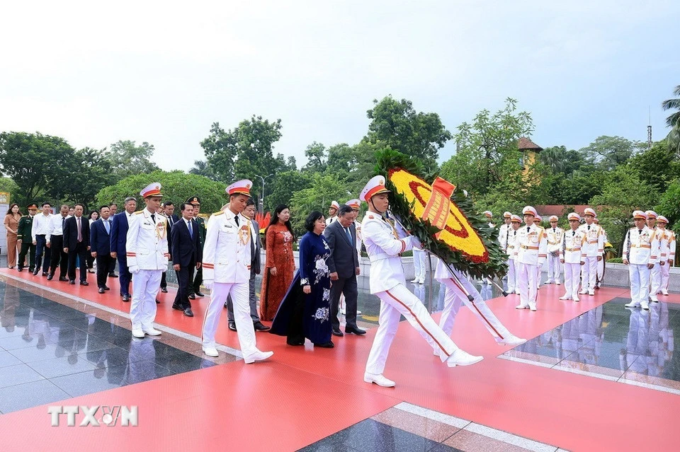 Lãnh đạo Đảng, Nhà nước vào lăng viếng Chủ tịch Hồ Chí Minh nhân dịp 80 năm Quốc khánh