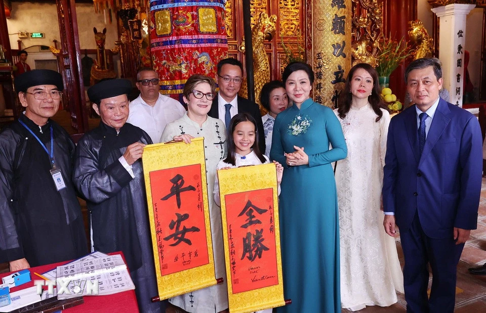 Phu nhân Ngô Phương Ly tái ngộ Phu nhân Lis Cuesta Peraza tại Hà Nội