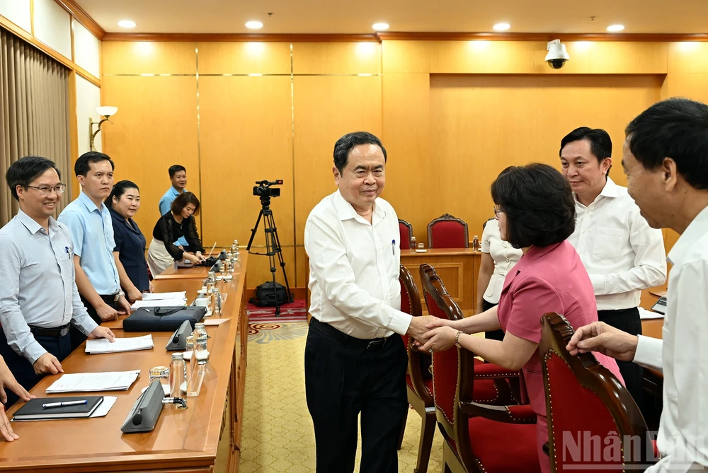 Bộ Chính trị làm việc với 3 tỉnh, thành phố về đại hội đảng bộ