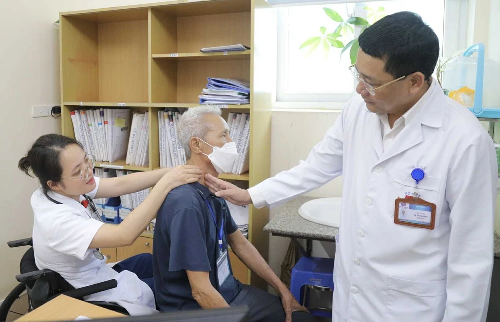 Bộ Chính trị: Đến năm 2030, người dân được miễn viện phí ở mức cơ bản