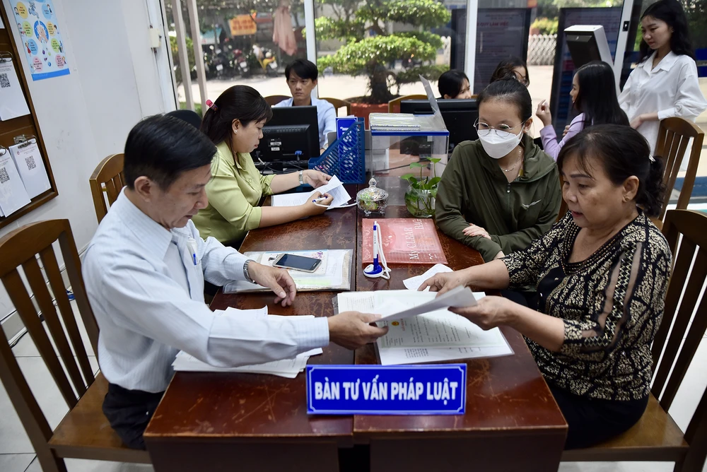 Bộ Nội vụ có đề xuất mới về số lượng phó chủ tịch UBND TP.HCM, Hà Nội