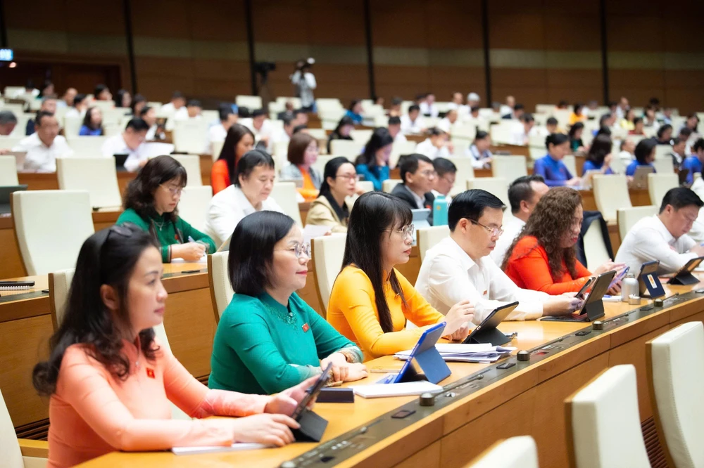 Ngày làm việc thứ 2, Quốc hội thảo luận tổ về nhiều nội dung quan trọng liên quan kinh tế - xã hội