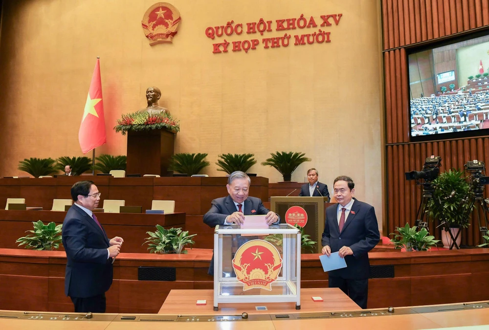 quoc-hoi-ky-hop-10-bo-phieu-phe-chuan-nhan-su-1.jpg