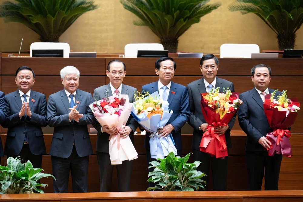 quoc-hoi-ky-hop-10-bo-phieu-phe-chuan-nhan-su-4.jpg