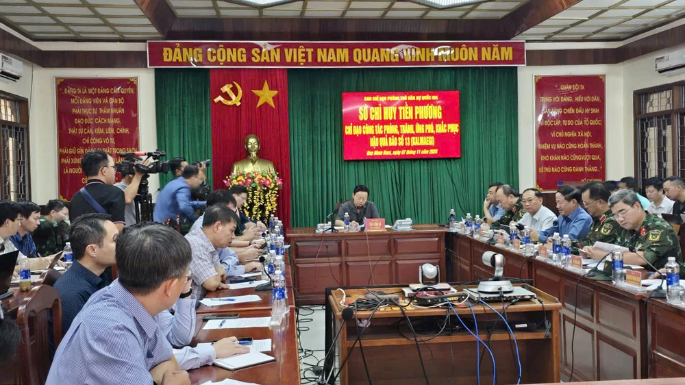 Phó Thủ tướng Trần Hồng Hà họp khẩn để ứng phó hậu bão số 13