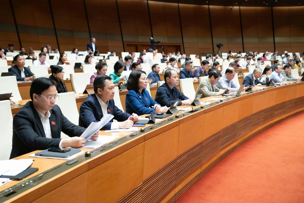 Lo ngại những xung đột lợi ích khi viên chức 'chân ngoài dài hơn chân trong'