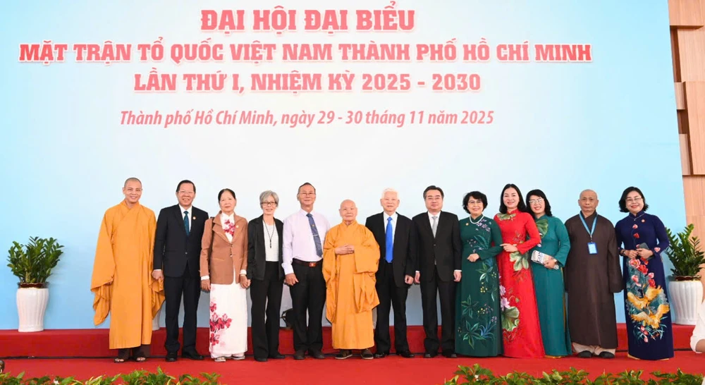 bi-thu-tran-luu-quang-cung-lanh-dao-nguyen-lanh-dao-du-dai-hoi-mttq-viet-nam-tp-hcm.jpg