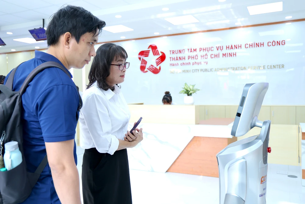 trung-tam-phuc-vu-hanh-chinh-cong-tphcm-1-9263-4591.jpg