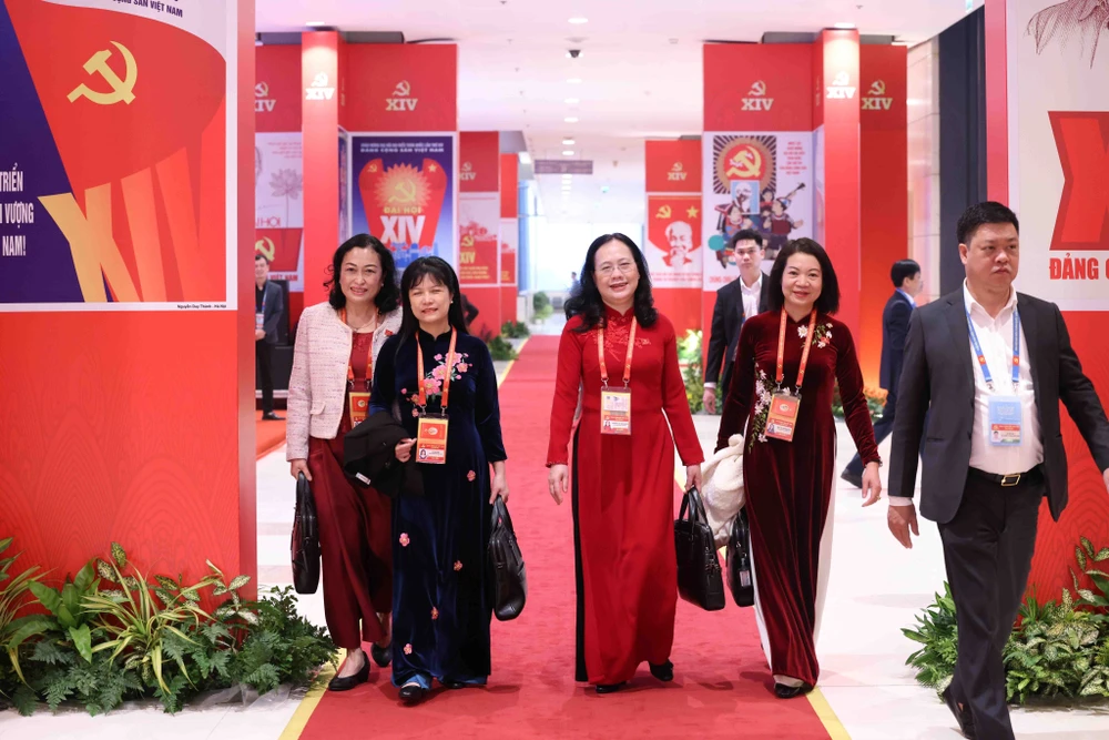 hinh-anh-lanh-dao-dang-nha-nuoc-va-cac-dai-bieu-trong-ngay-khai-mac-dai-hoi-xiv-ttxvn-13.033.jpg