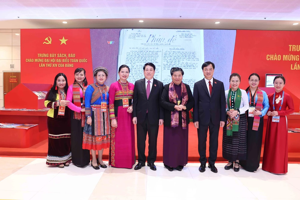 hinh-anh-lanh-dao-dang-nha-nuoc-va-cac-dai-bieu-trong-ngay-khai-mac-dai-hoi-xiv-ttxvn-19.060.jpg