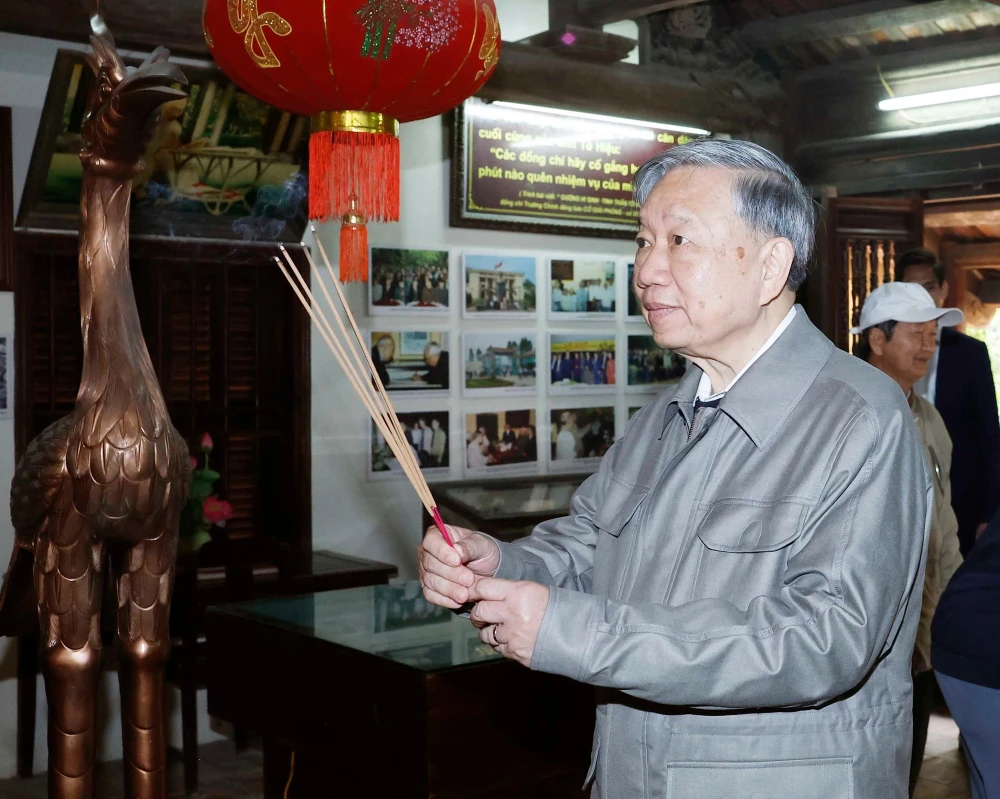 tong-bi-thu-to-lam-dang-huong-tuong-niem-cac-lanh-dao-tien-boi-cua-dang-o-hung-yen-bac-ninh-4.jpg