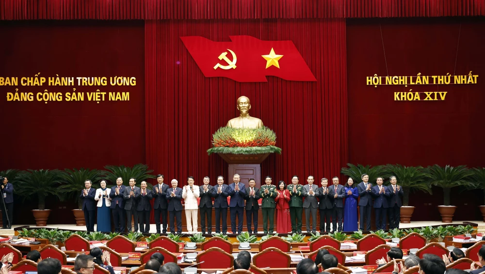 noi-ung-cu-dai-bieu-quoc-hoi-khoa-moi-cua-cac-uy-vien-bo-chinh-tri-ban-bi-thu.jpg