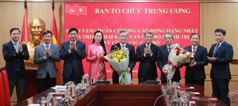 hai-pho-ban-to-chuc-trung-uong-nghi-cong-tac.jpeg