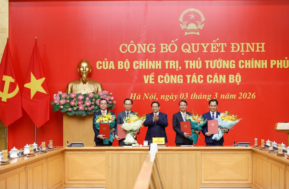 thu-tuong-trao-quyet-dinh-cho-5-nhan-su-moi-duoc-chi-dinh-bo-nhiem-1.jpg