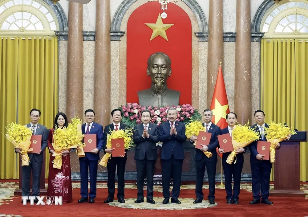 tong-bi-thu-chu-tich-nuoc-chu-tri-hoi-nghi-cong-bo-cac-quyet-dinh-doi-voi-chinh-phu-9 copy.jpg