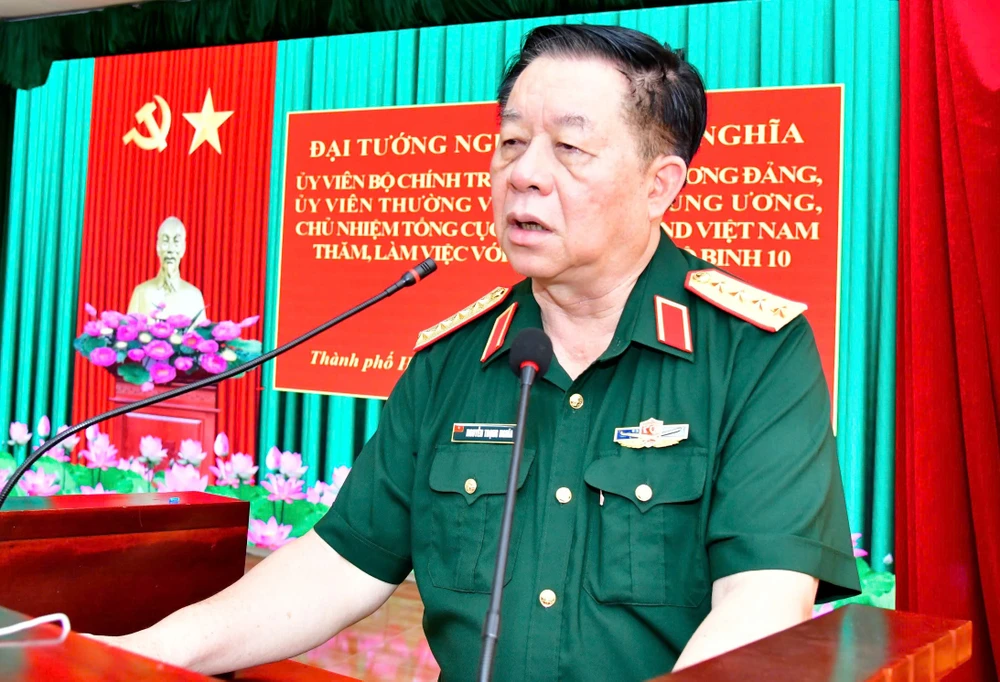 dai-tuong-nguyen-trong-nghia-tham-lam-viec-tai-trung-doan-10.jpg