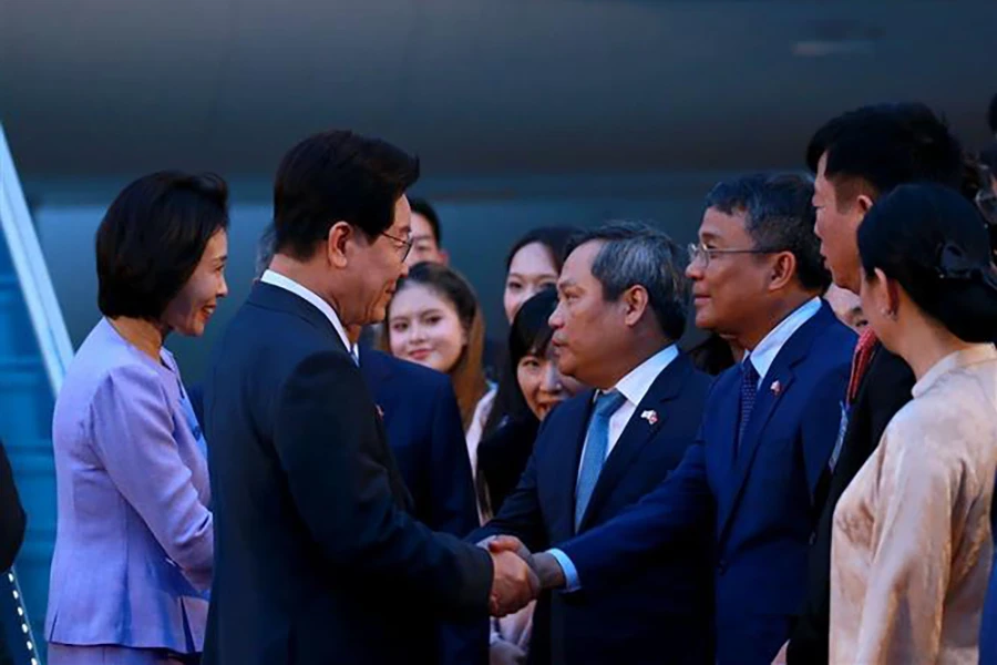 tong-thong-han-quoc-lee-jae-myung-va-phu-nhan-den-ha-noi-bat-dau-tham-cap-nha-nuoc-viet-nam-3.jpg