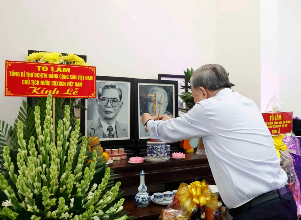 tong-bi-thu-chu-tich-nuoc-to-lam-dang-huong-tuong-nho-cac-lanh-dao-tien-boi-tai-tp-hcm-ttxvn-5.jpg
