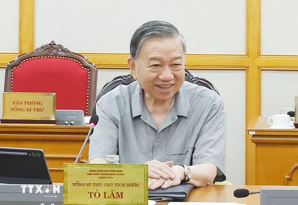 bo-chinh-tri-danh-gia-3-nam-thuc-hien-nghi-quyet-so-31-nqtw-ve-phat-trien-thanh-pho-ho-chi-minh-1.jpg