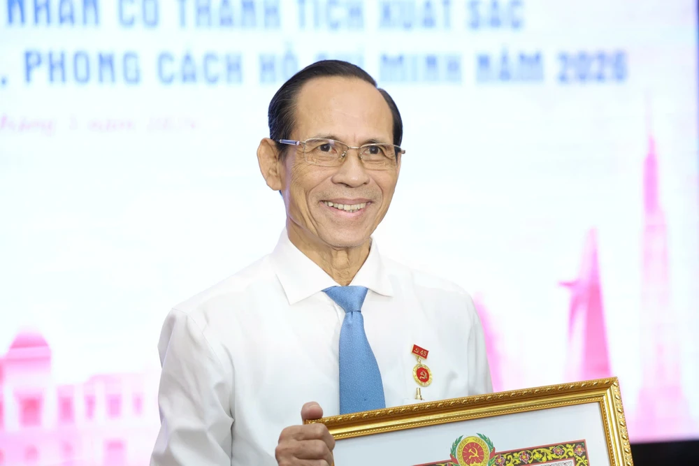 hoang-tu-hung-hong-bang.jpg
