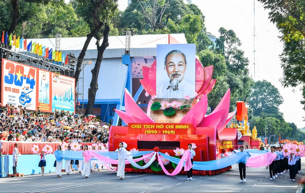 xe-ruoc-chan-dung-chu-tich-ho-chi-minh-nhan-dan.jpg