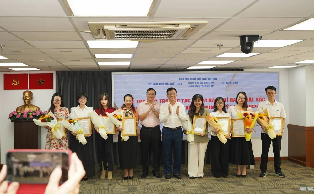 bao-phap-luat-tp-hcm-co-5-tac-pham-xuat-sac-viet-ve-tp-hcm-duoc-trao-thu-khen-quy-i-2026-minh-hoang-1.jpeg