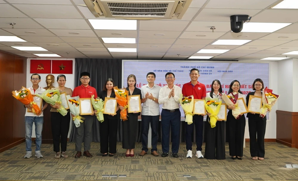 bao-phap-luat-tp-hcm-co-5-tac-pham-xuat-sac-viet-ve-tp-hcm-duoc-trao-thu-khen-quy-i-2026-minh-hoang-2.jpeg