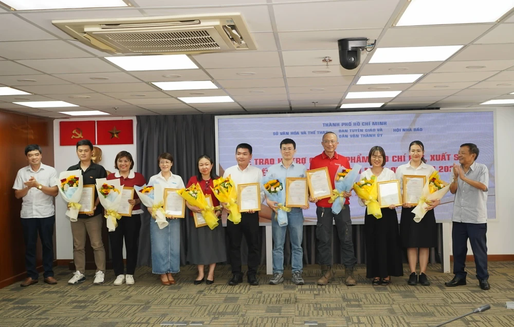bao-phap-luat-tp-hcm-co-5-tac-pham-xuat-sac-viet-ve-tp-hcm-duoc-trao-thu-khen-quy-i-2026-minh-hoang-4.jpeg