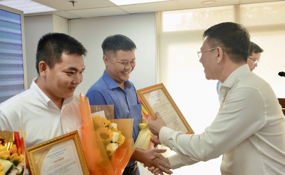 bao-phap-luat-tp-hcm-co-5-tac-pham-xuat-sac-viet-ve-tp-hcm-duoc-trao-thu-khen-quy-i-2026-minh-hoang-7.jpg
