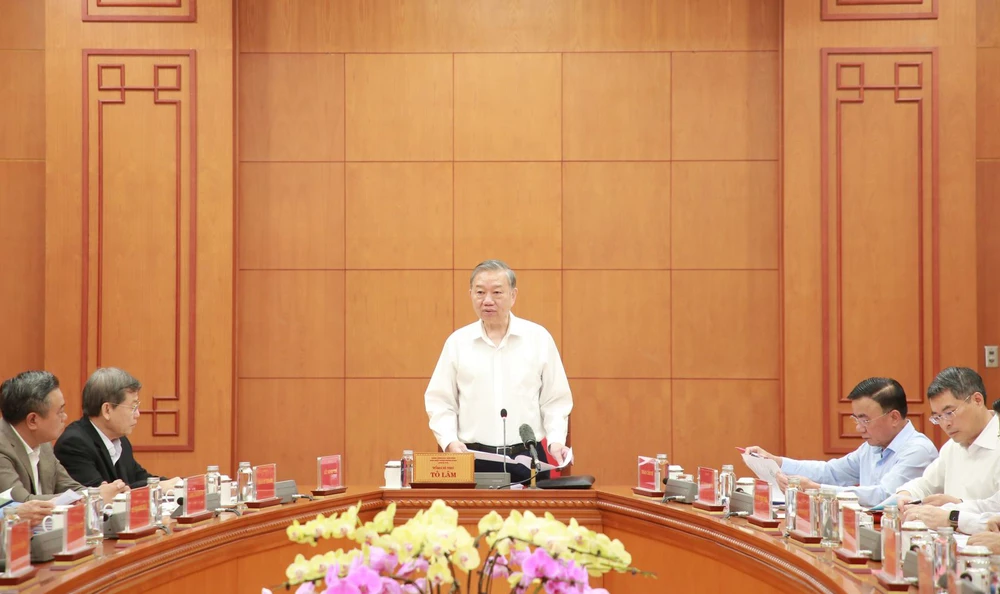 bo-chinh-tri-quyet-dinh-19-nhan-su-ban-chi-dao-trung-uong-phong-chong-tham-nhung-lang-phi-tieu-cuc.jpeg