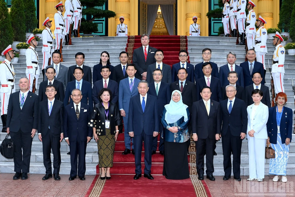tong-bi-thu-chu-tich-nuoc-to-lam-tiep-truong-doan-cac-nuoc-chuyen-gia-hoc-gia-va-dai-dien-cac-to-chuc-quoc-te-2.jpg