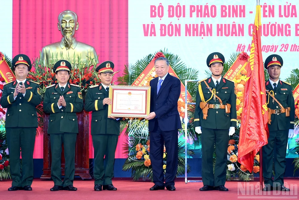 bo-tu-lenh-phao-binh-ten-lua-can-bao-ve-to-quoc-tu-som-tu-xa-tu-tat-ca-cac-huong.jpg