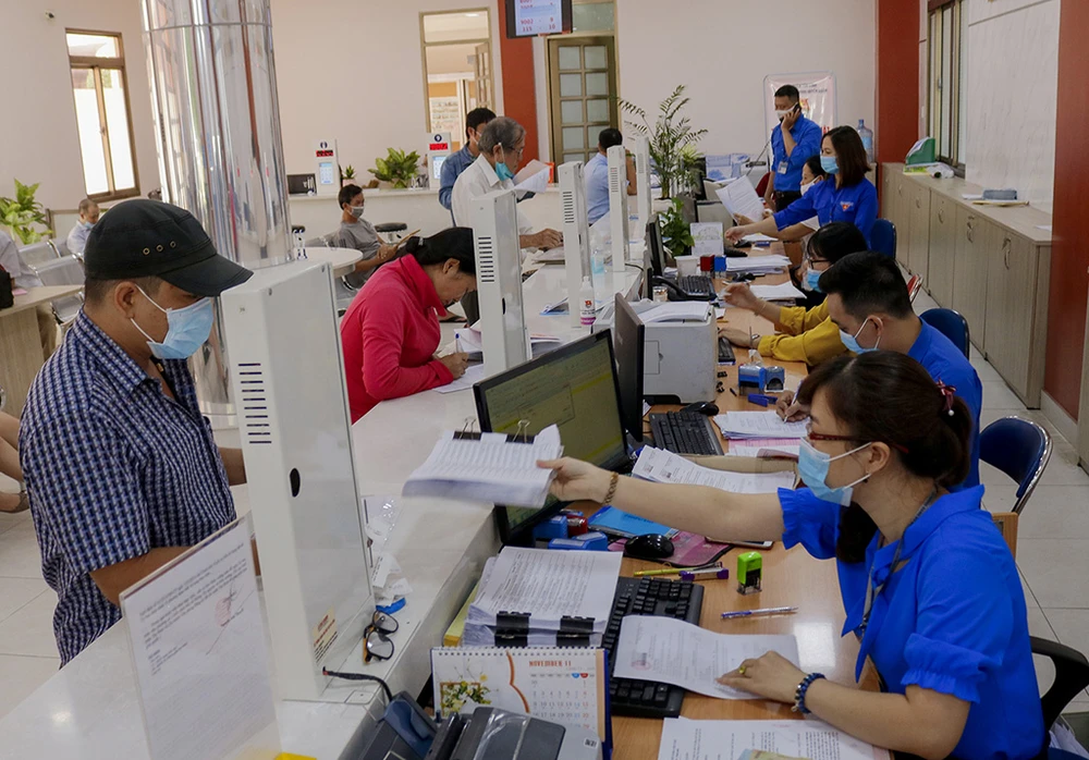 Việc kê khai tài sản sẽ giúp kiểm soát, quản lý dòng tiền và nguồn thu nhập của cán bộ, công chức. Ảnh minh họa: NGUYỆT NHI