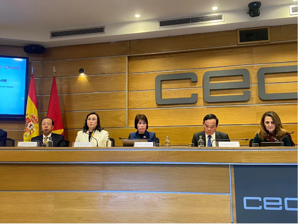 Thứ trưởng Bộ Công Thương Phan Thị Thắng tháp tùng Phó Thủ tướng Chính phủ Trần Lưu Quang thăm và làm việc tại Vương Quốc Tây Ban Nha.