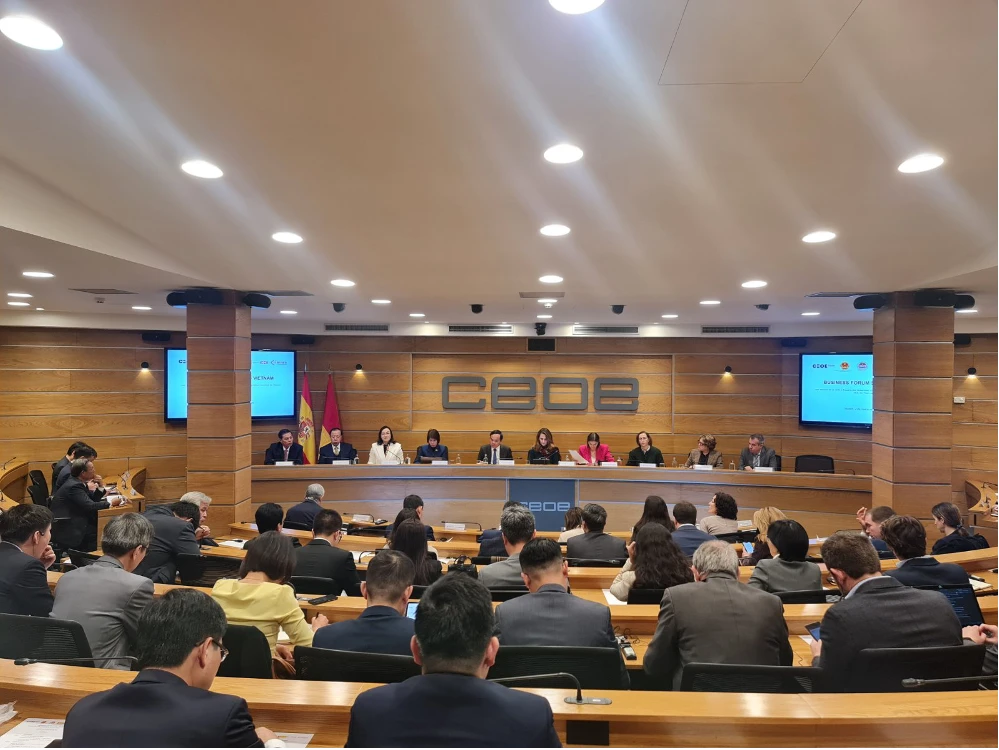 Các Thứ trưởng Bộ Công Thương và Bộ Kế hoạch Đầu tư của Việt Nam đã trực tiếp giải đáp các câu hỏi của doanh nghiệp cũng nhưng cung cấp thêm thông tin cho doanh nghiệp nắm bắt rõ hơn các cơ hội kinh doanh ở Việt Nam.