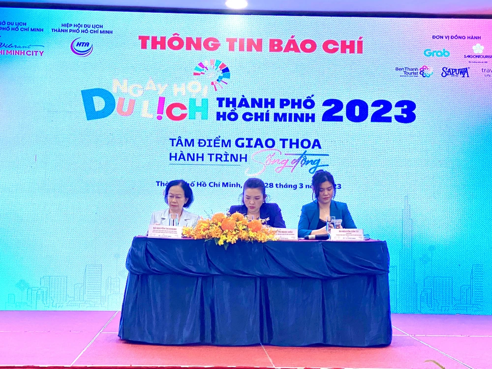 Các đại diện của ngành du lịch TP còn chia sẻ và giải đáp những thắc mắc của các sở ban ngành, đơn vị báo đài, nhằm phục vụ tốt cho công tác tổ chức, cho ngày Hội du lịch TP.HCM được diễn ra thành công nhất.