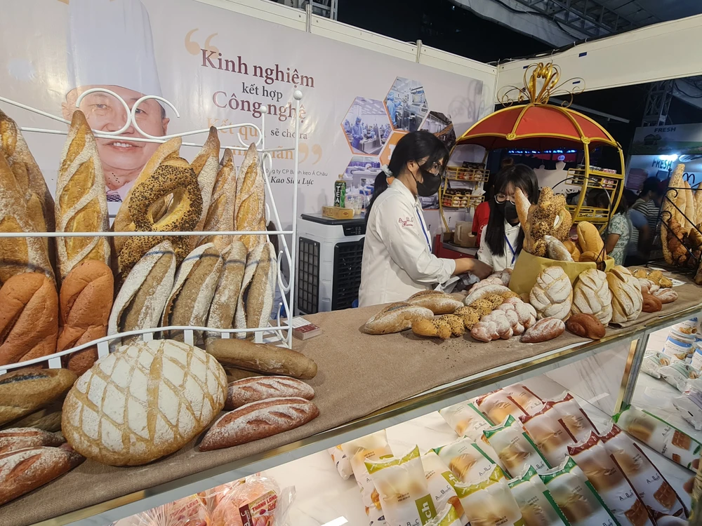 Nhắc đến bánh mì là mỗi nơi mỗi khác, thể hiện sự đa dạng, phong phú cả về hương vị, hình dáng, kích thước. Ảnh NGUYỄN CHÂU