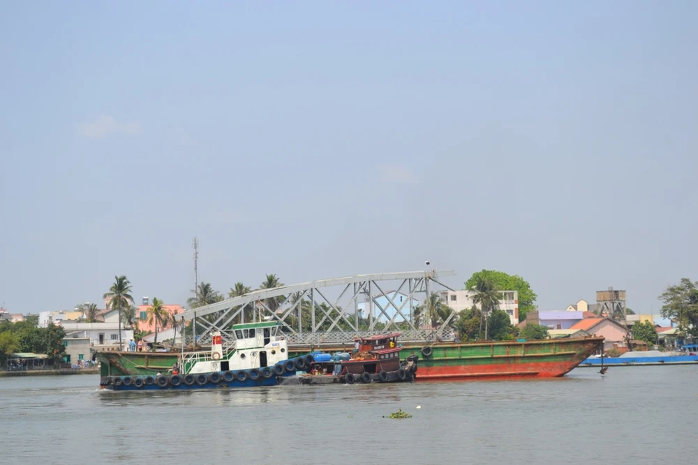 Hoàn thành việc trục vớt hai nhịp cầu Ghềnh ảnh 5