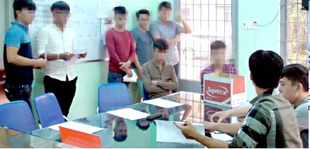 Một băng nhóm thanh thiếu niên gây rối trật tự công cộng bị Công an TP.Biên Hòa triệu tập. Ảnh: CTV 