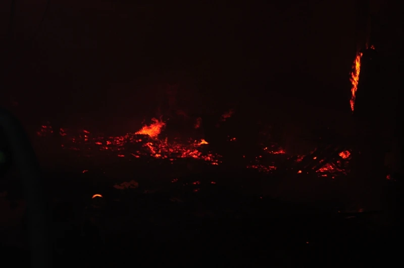 Chùm ảnh cháy xưởng gỗ lúc giữa đêm ảnh 5