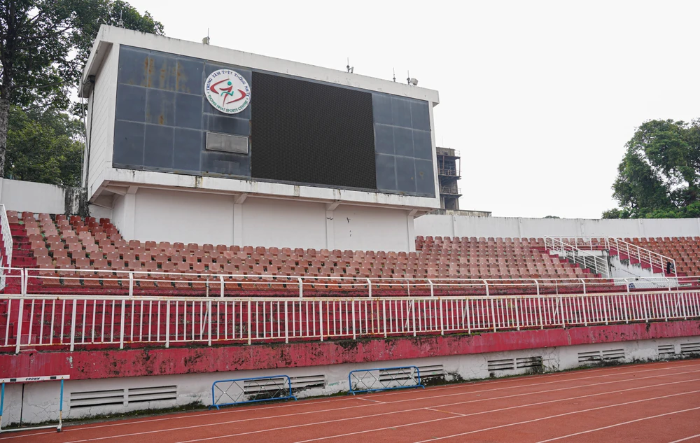 San-van-dong-thong-nhat (20).jpg