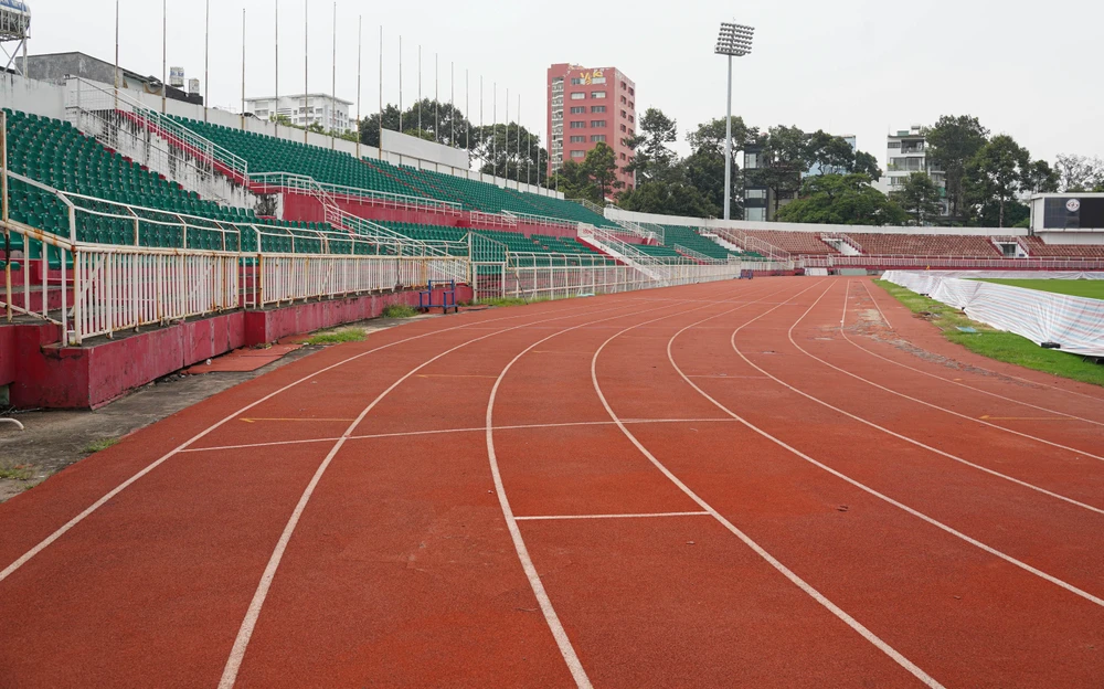 San-van-dong-thong-nhat (4).jpg