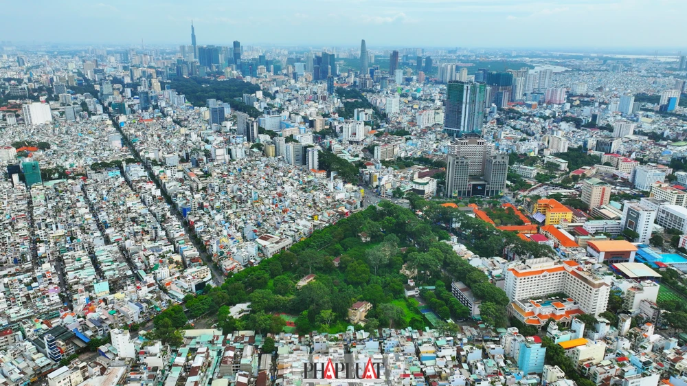 Khu biệt thự bỏ hoang này từng là tài sản của gia đình Chú Hỏa, một trong những đại gia nổi tiếng, được mệnh danh là 'vua nhà đất' của Sài Gòn xưa. Ảnh: Nguyễn Tiến